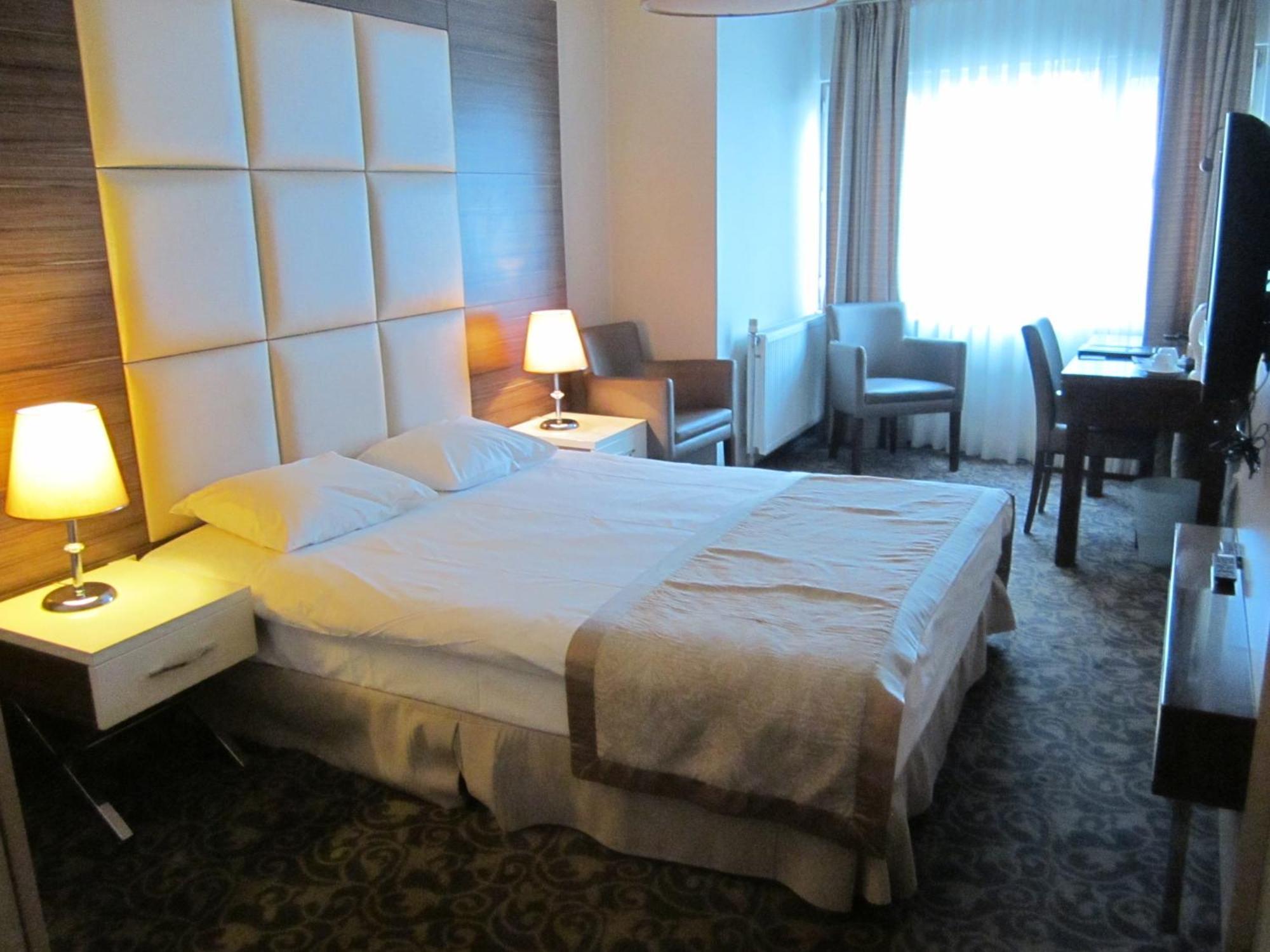 Derpa Suite Hotel Истанбул Екстериор снимка